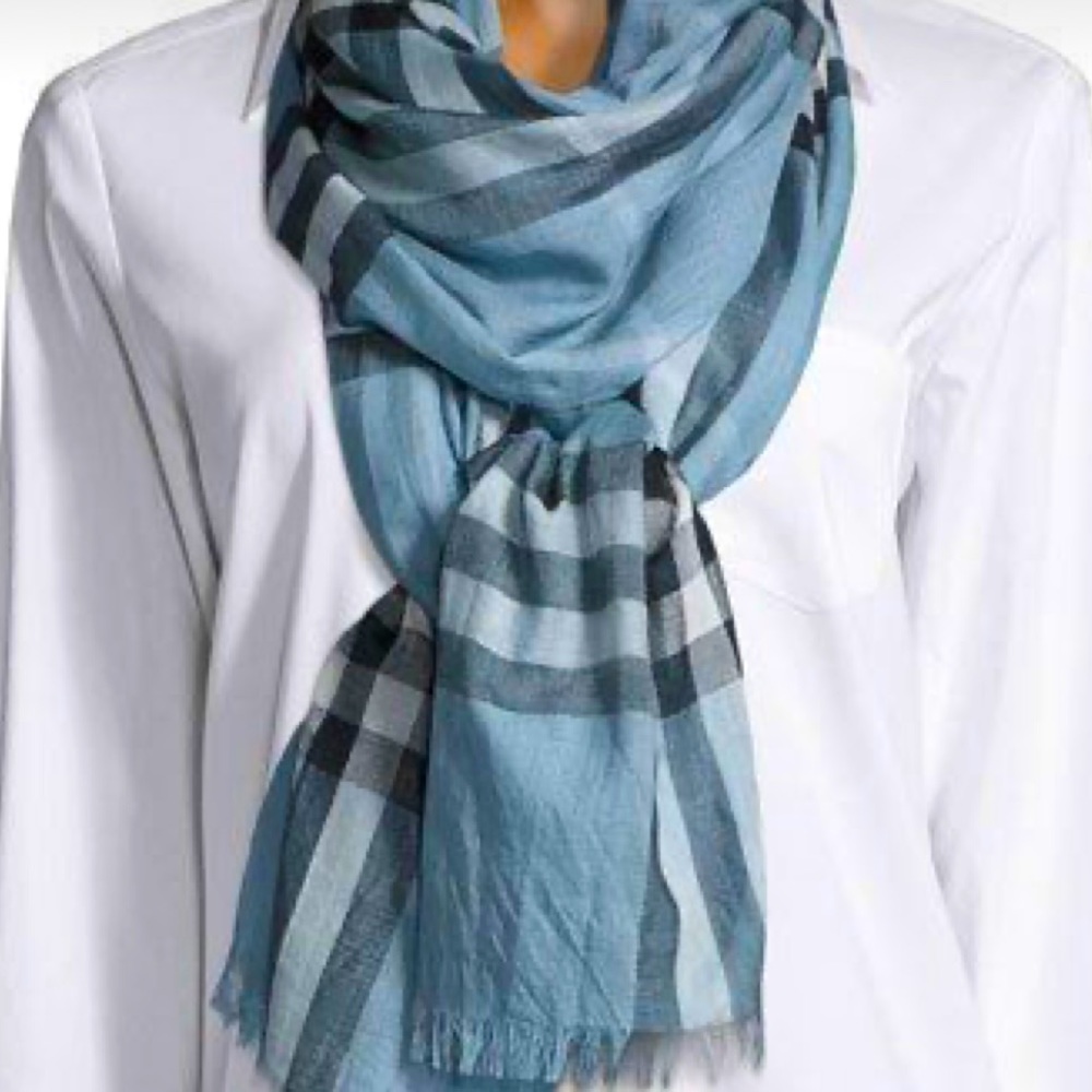 NWOT Burberry Lightweight Wool/Silk Giant Scarf